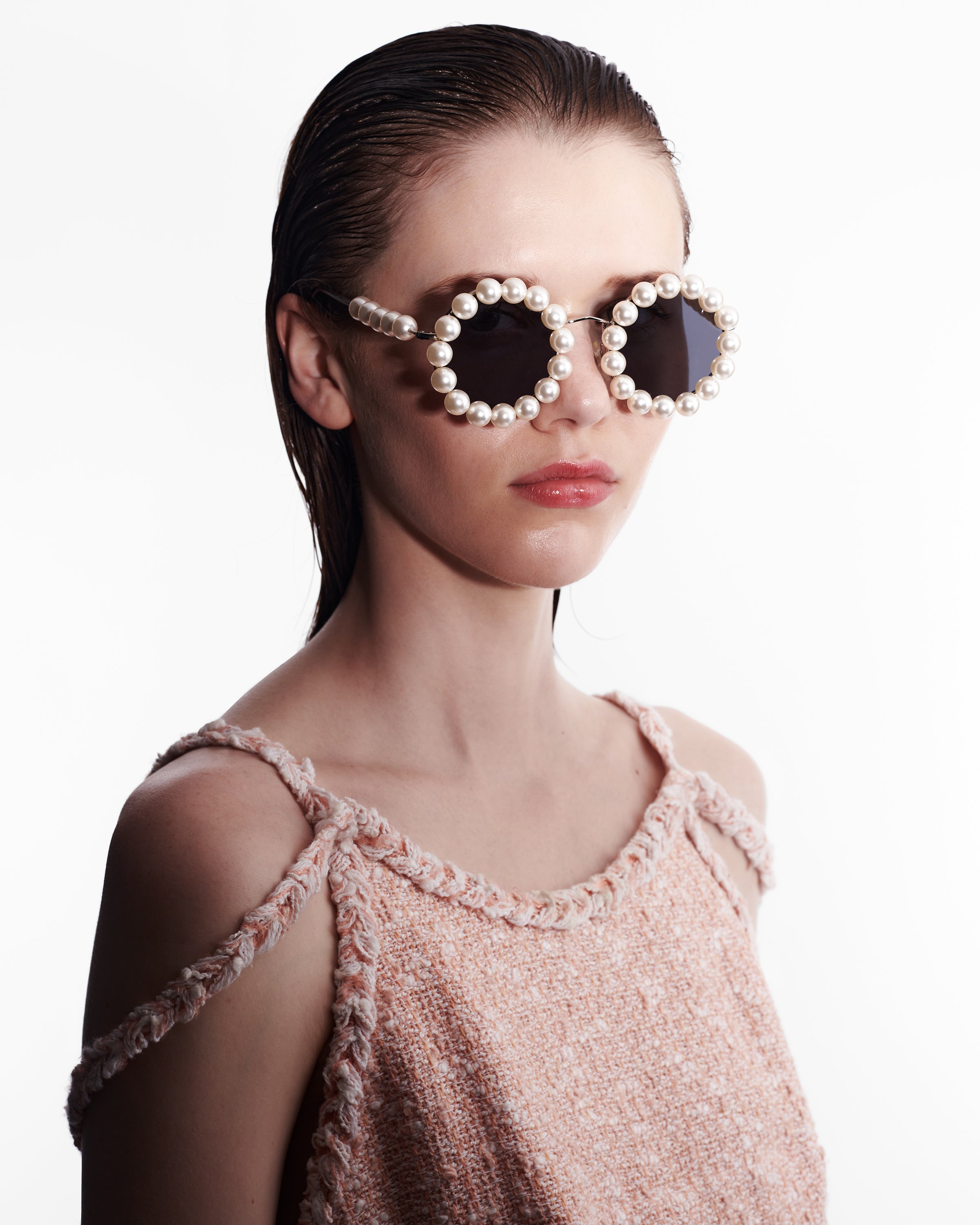 Round sunglasses clearance with pearls