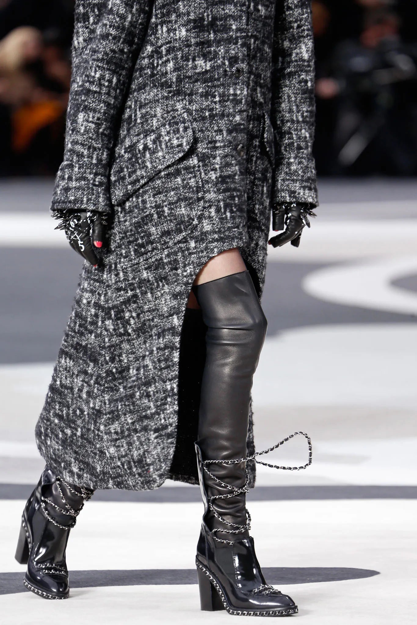 Chanel Runway F/W 2013 " Little Black Glove"